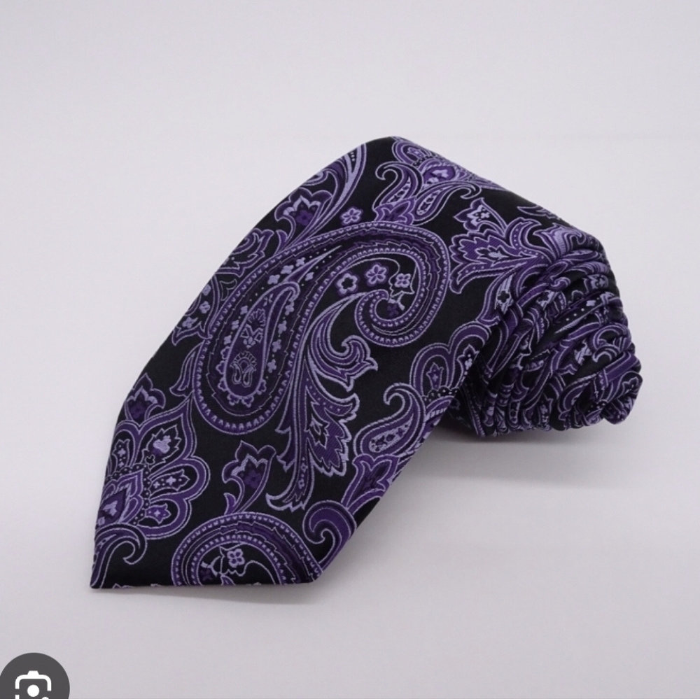 Geoffrey Beene Black and Purple Paisley Silk Tie - Picture 1 of 6